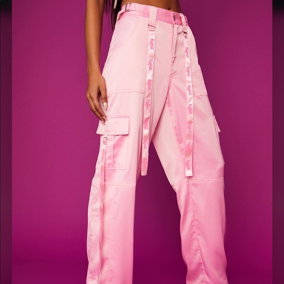COPY - DOLLS KILL x BRATZ pink cargo pants - Picture 1 of 3